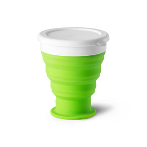 Copo de viagem dobrável em silicone 400 ml verde com tampa branca em PP.