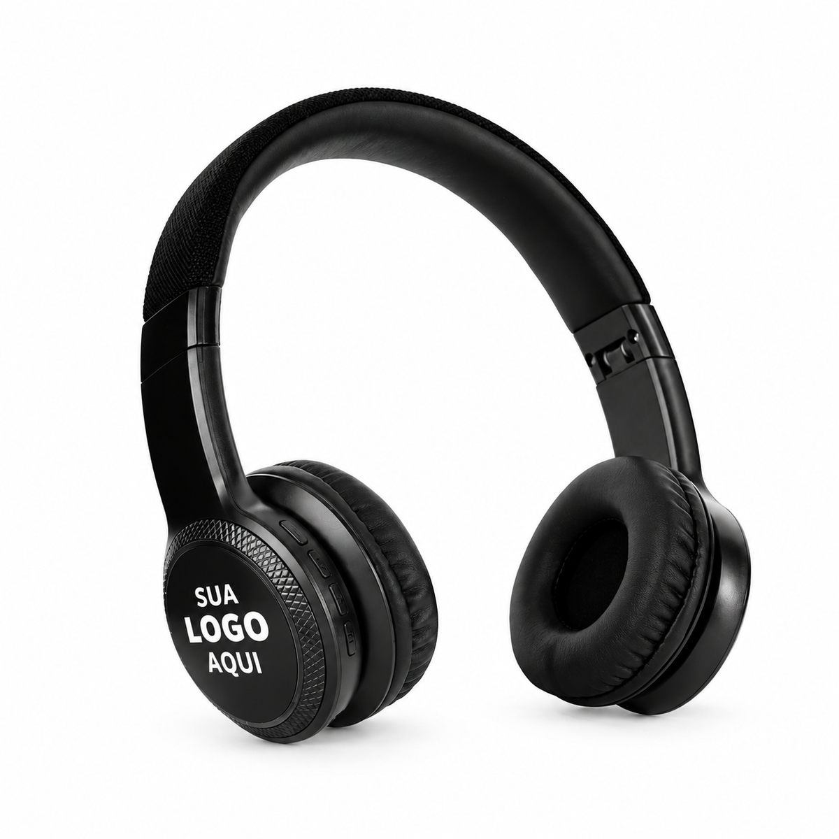 Fone Bluetooth preto com aplicação ilustrativa Sua logo aqui na lateral.