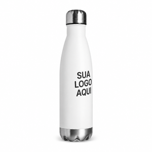Garrafa térmica 500 ml branca em pé com aplicação ilustrativa Sua logo aqui na lateral.